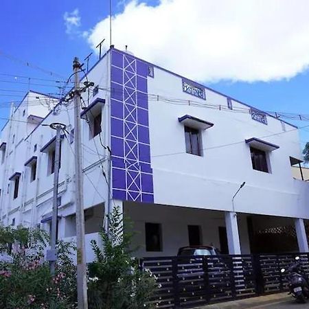 White House- 1Bk Pleasant Apartment With Open Terrace Coimbatore Bagian luar foto
