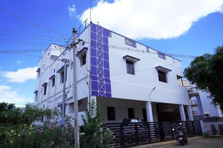White House- 1Bk Pleasant Apartment With Open Terrace Coimbatore Bagian luar foto
